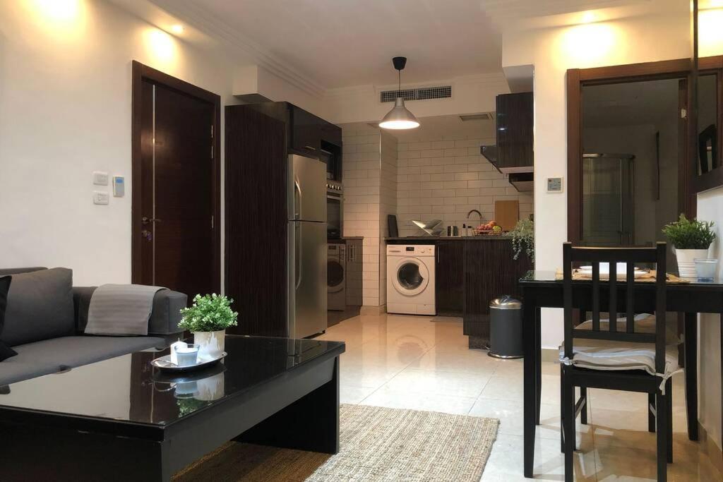 Luxury Apartment In Awesome Location In Amman Exterior photo