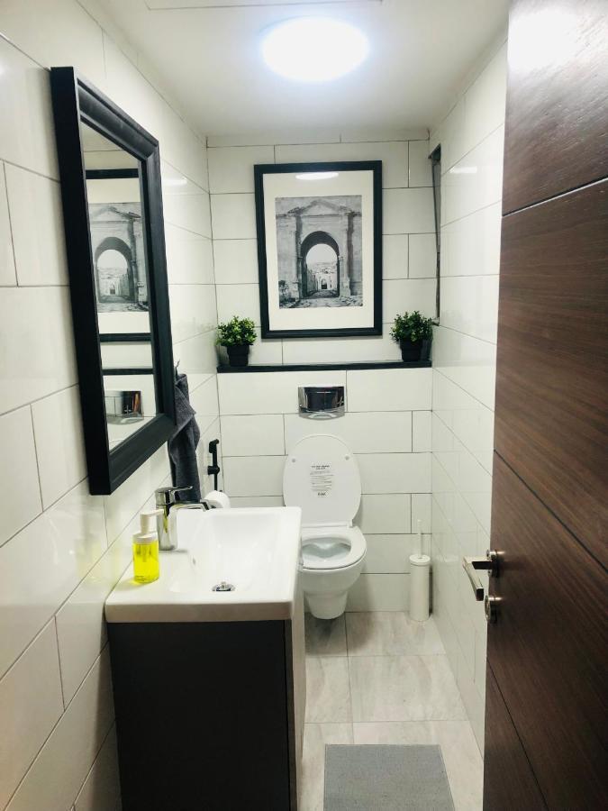Luxury Apartment In Awesome Location In Amman Exterior photo